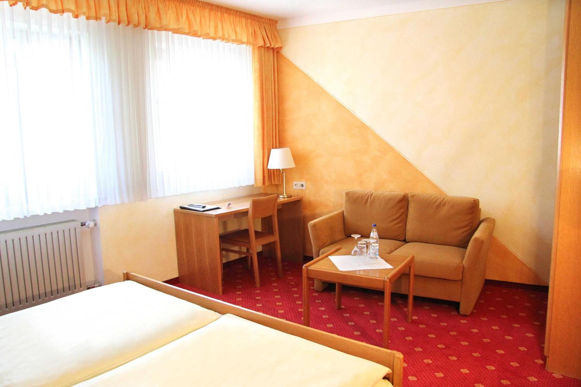 Hotel-Garni Goldener Schwan Bad Windsheim Exterior photo