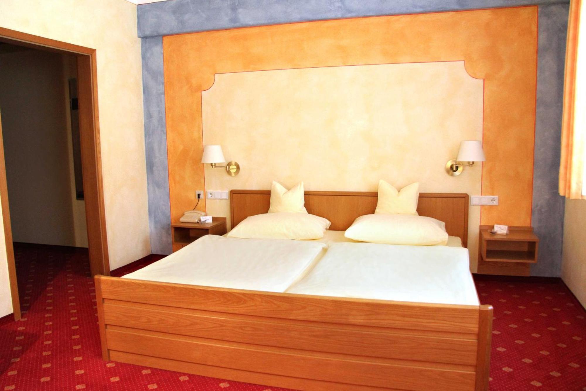 Hotel-Garni Goldener Schwan Bad Windsheim Exterior photo